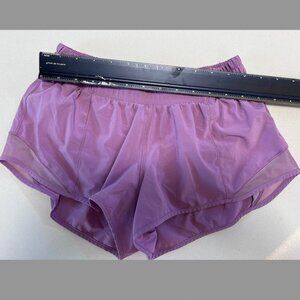 Lululemon Hotty Hot Shorts 2.5" Size 6 Lilac